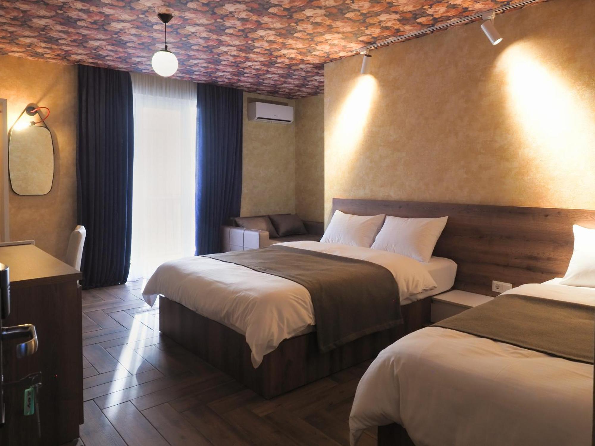 Hotel Hills In Old Tbilisi Eksteriør billede